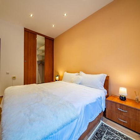John Residence Apartment Brasov With Parking Option エクステリア 写真