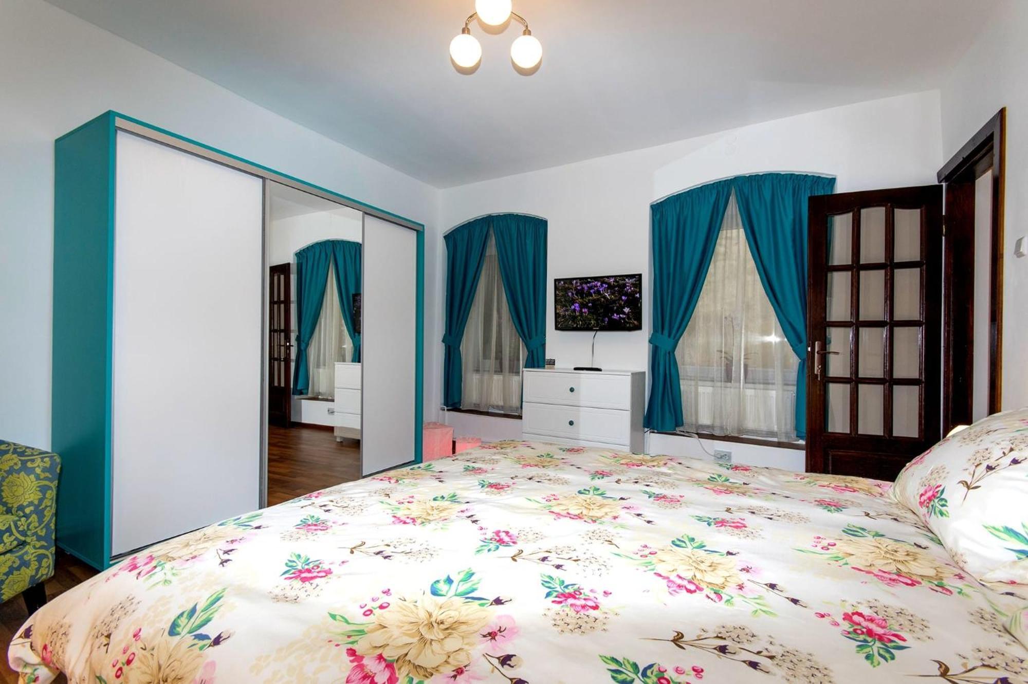 John Residence Apartment Brasov With Parking Option エクステリア 写真