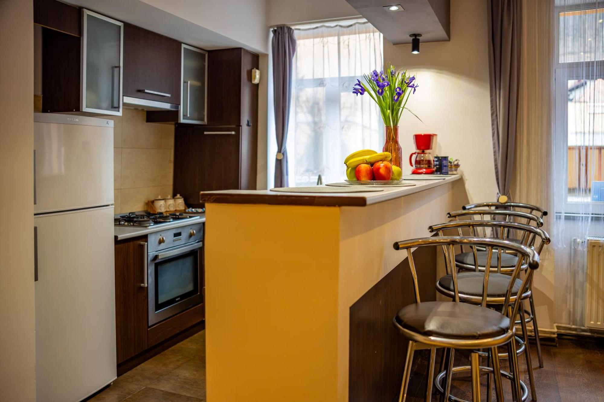 John Residence Apartment Brasov With Parking Option エクステリア 写真