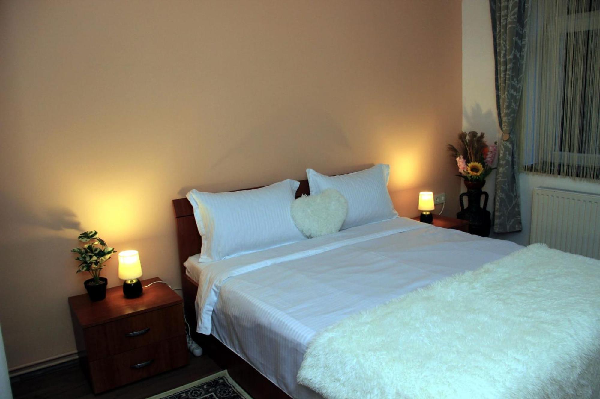 John Residence Apartment Brasov With Parking Option エクステリア 写真