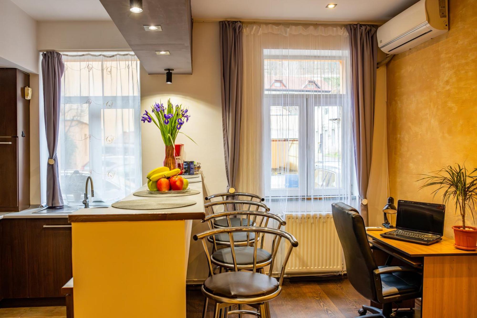 John Residence Apartment Brasov With Parking Option エクステリア 写真