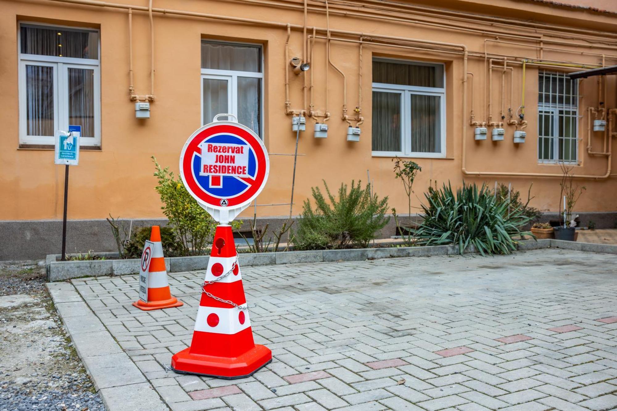 John Residence Apartment Brasov With Parking Option エクステリア 写真