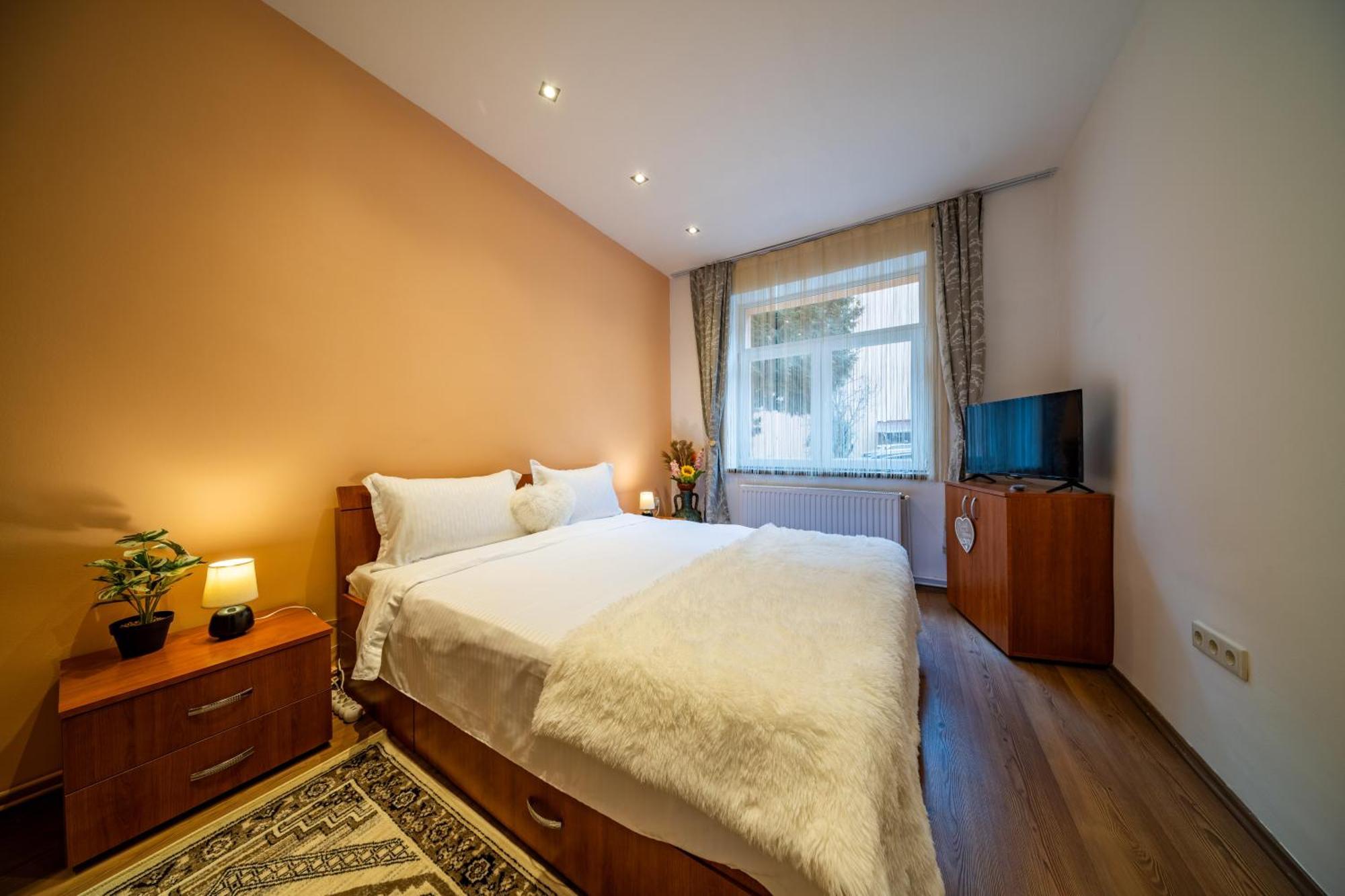 John Residence Apartment Brasov With Parking Option エクステリア 写真